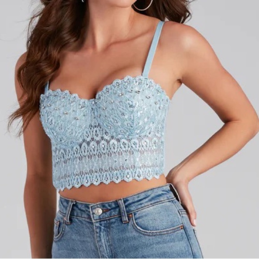 Reigning lace crop top